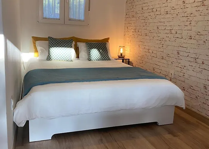 With A Large Patio Appartement *
